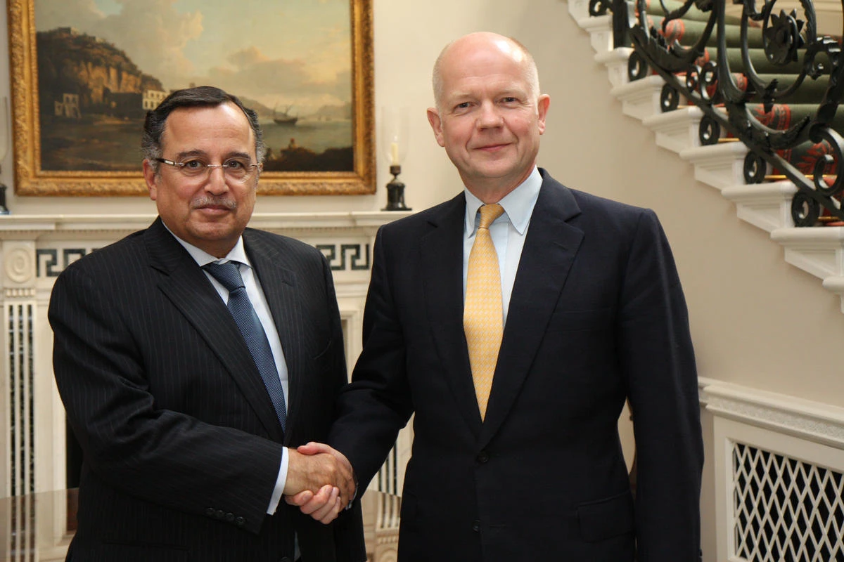 Mısır Dışişleri Bakanı Nebil Fehmi Londra\'da