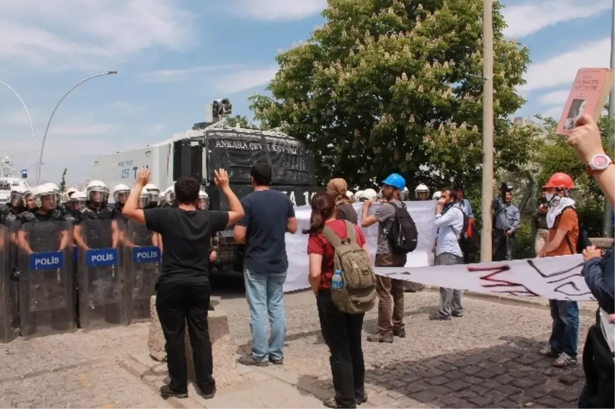 ODTÜ\'de Maden Protestosu İçin Toplanan Grup Polisle Çatıştı