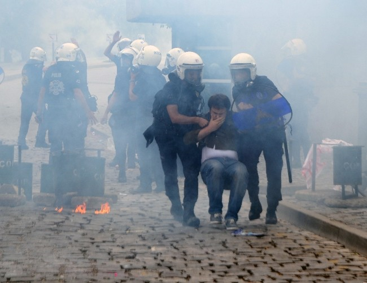 ODTÜ\'lü Eylemciler Polise Saldırdı