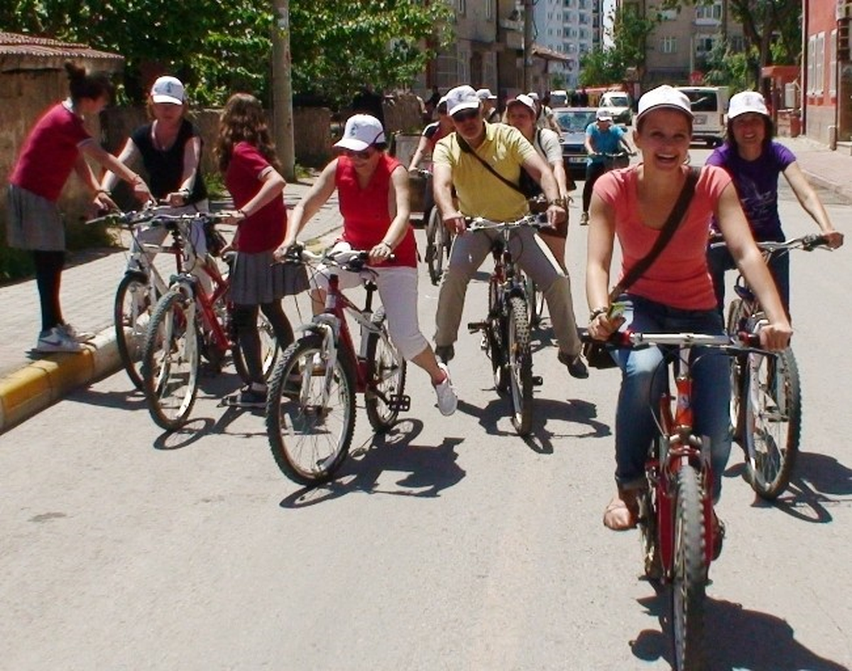 Çevre ve Sağlıklı Yaşam İçin Bisiklete Bindiler