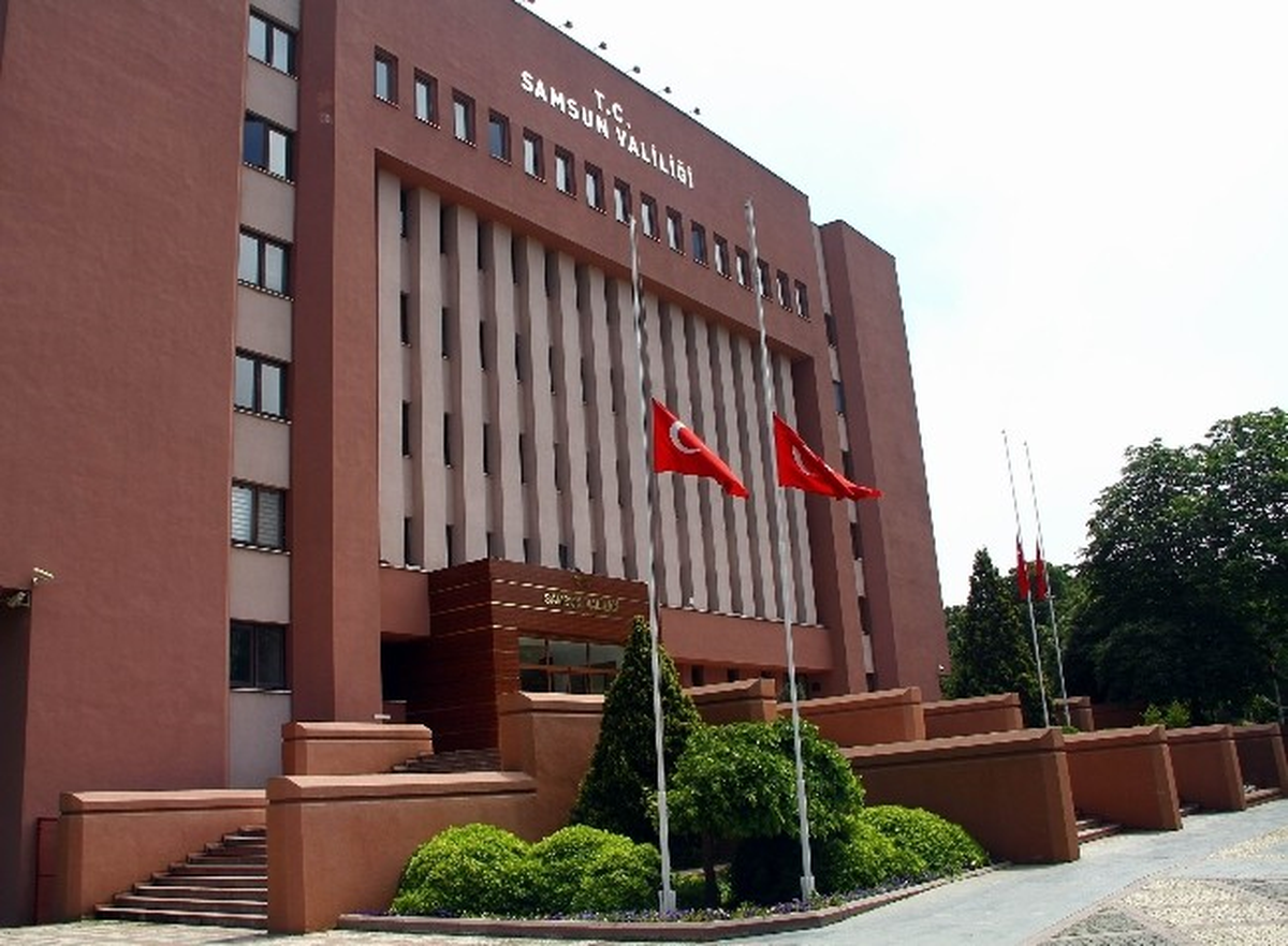 Samsun\'da Bayraklar Yarıya İndi