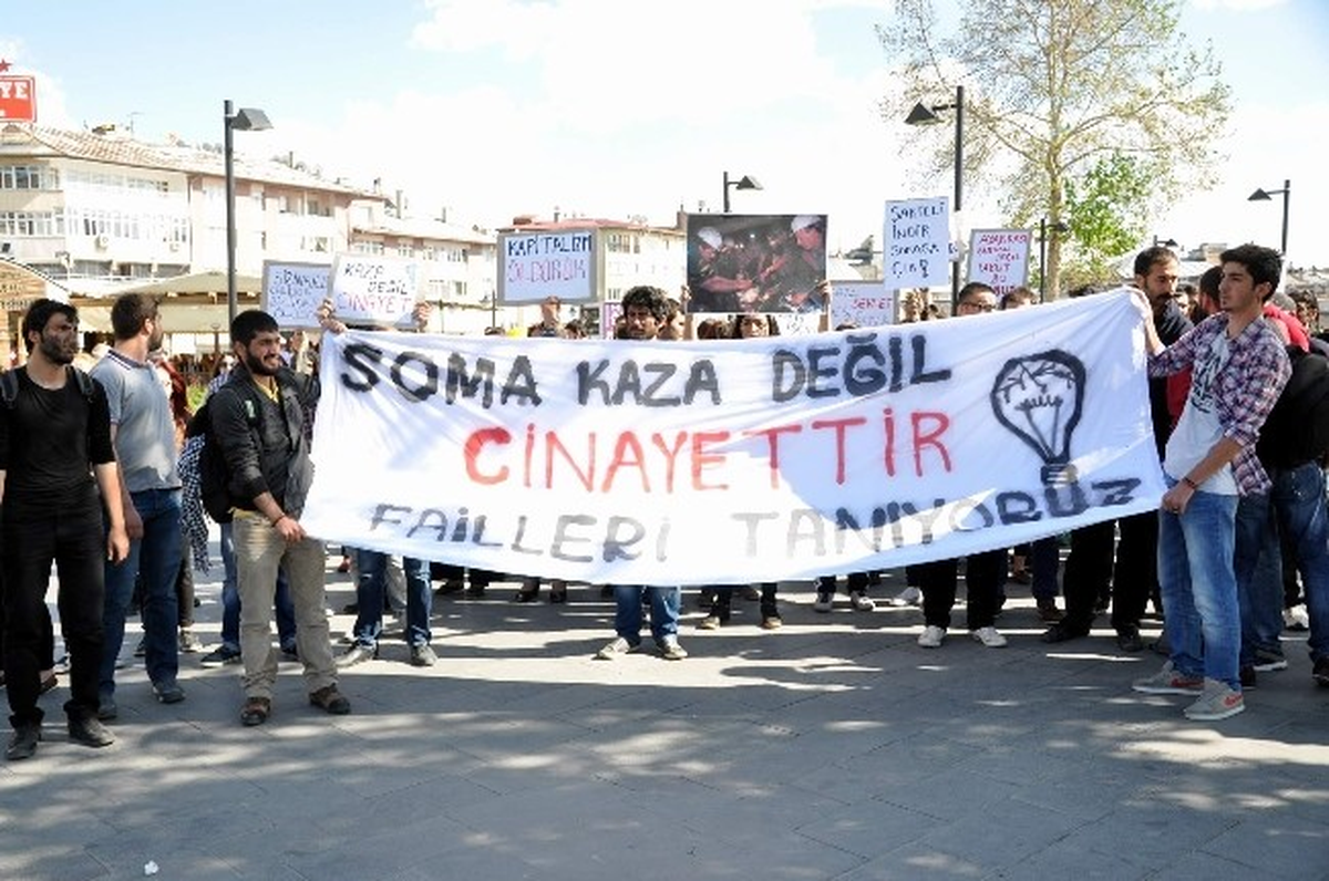 Sivas\'ta Üniversite Öğrencilerinden \'Soma\' Eylemi