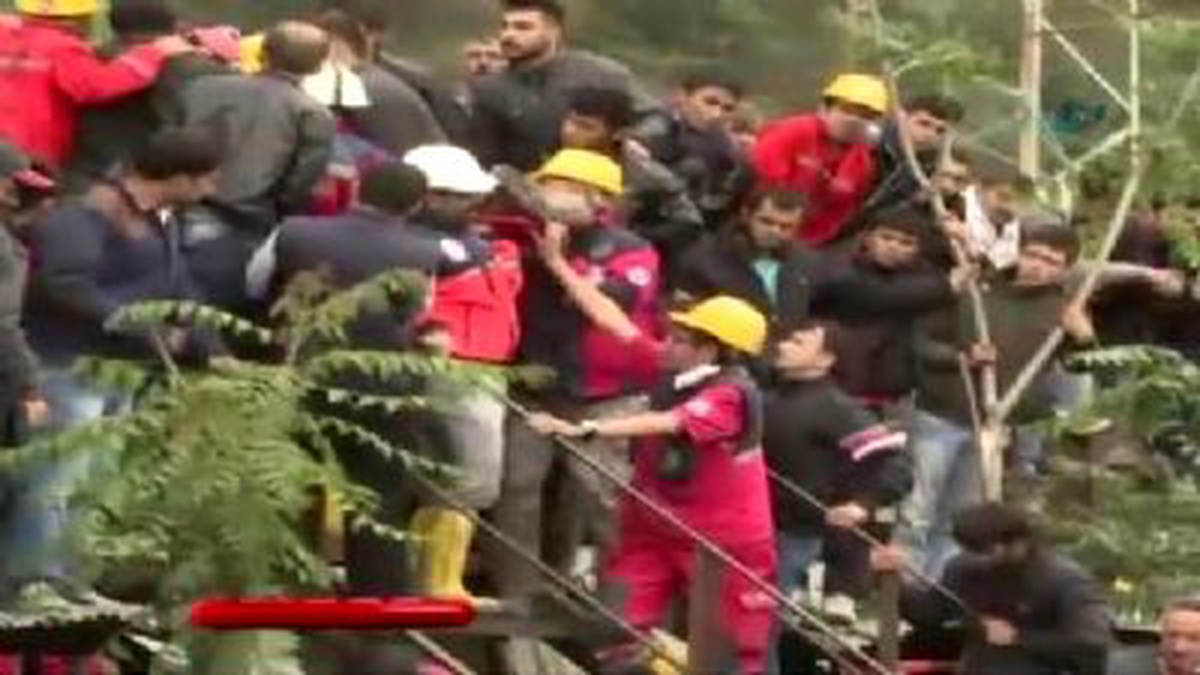 Soma\'da 201 Şehit, Yüzden Fazla Madenci Mahsur