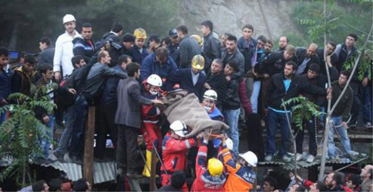 Soma\'daki Maden Faciası 23 İlde Protesto Edildi