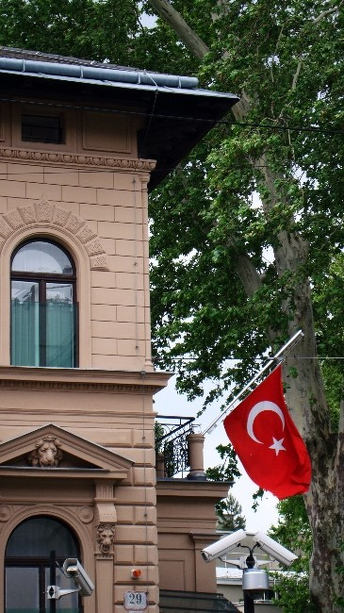 Soma Faciası Viyana\'da Bayrakları Yarıya İndirtti
