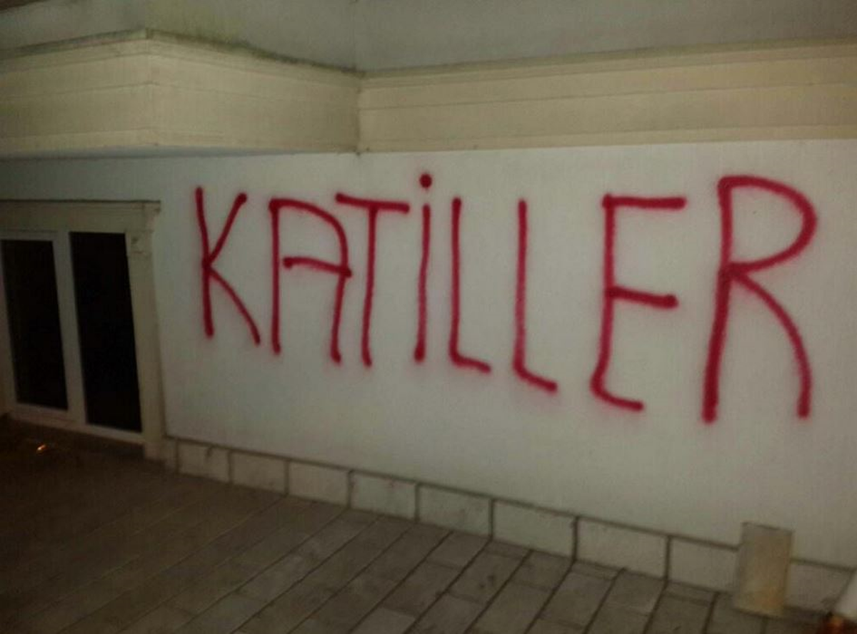 Soma Kömür İşletmeleri Binasına "Katiller" Yazdılar