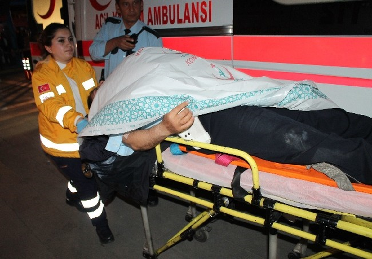 Trafik Polisine Çarparak Kaçan Otomobil Park Halinde Bulundu