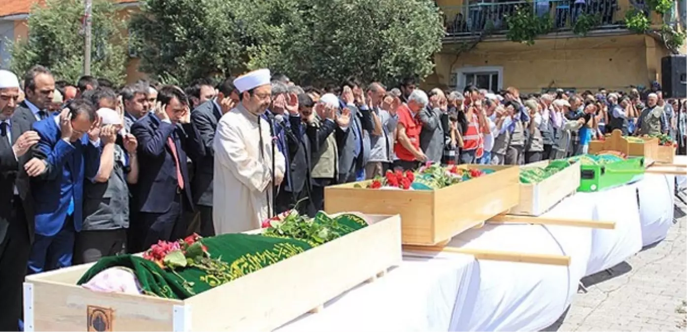 11 Madencinin Cenaze Namazını Mehmet Görmez Kıldırdı