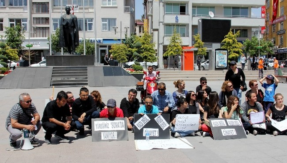 Aksaray\'da, Soma\'ya Yönelik Sessiz Oturma Eylemi
