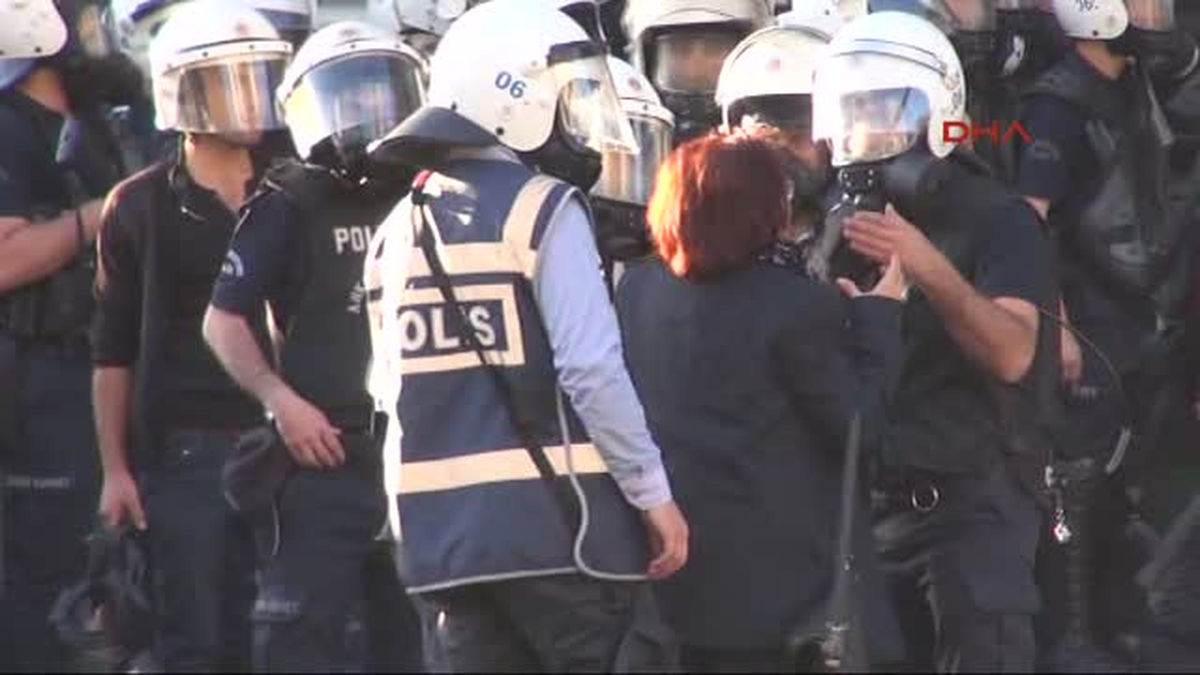 Ankara\'da Soma Protestosuna Polis Müdahalesi