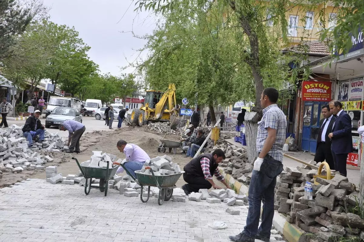 Arguvan\'da Cadde ve Sokaklar Kilit Taşıyla Kaplanıyor