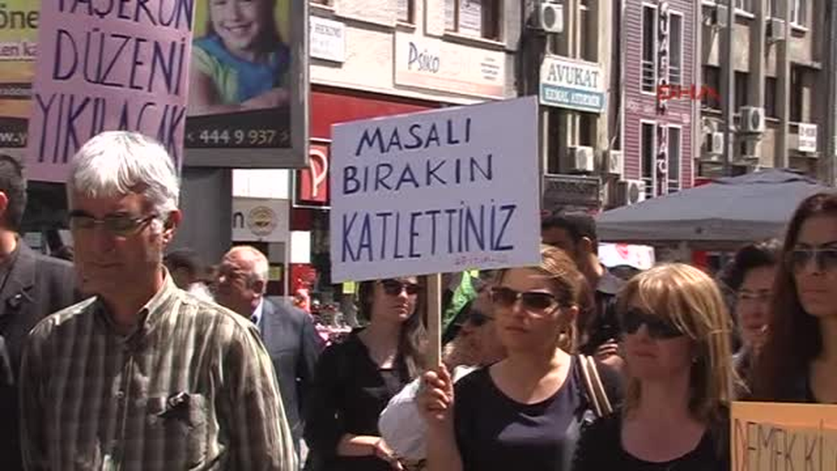 Balıkesir\'de Eğitimcilerden İş Bırakma Eylemi