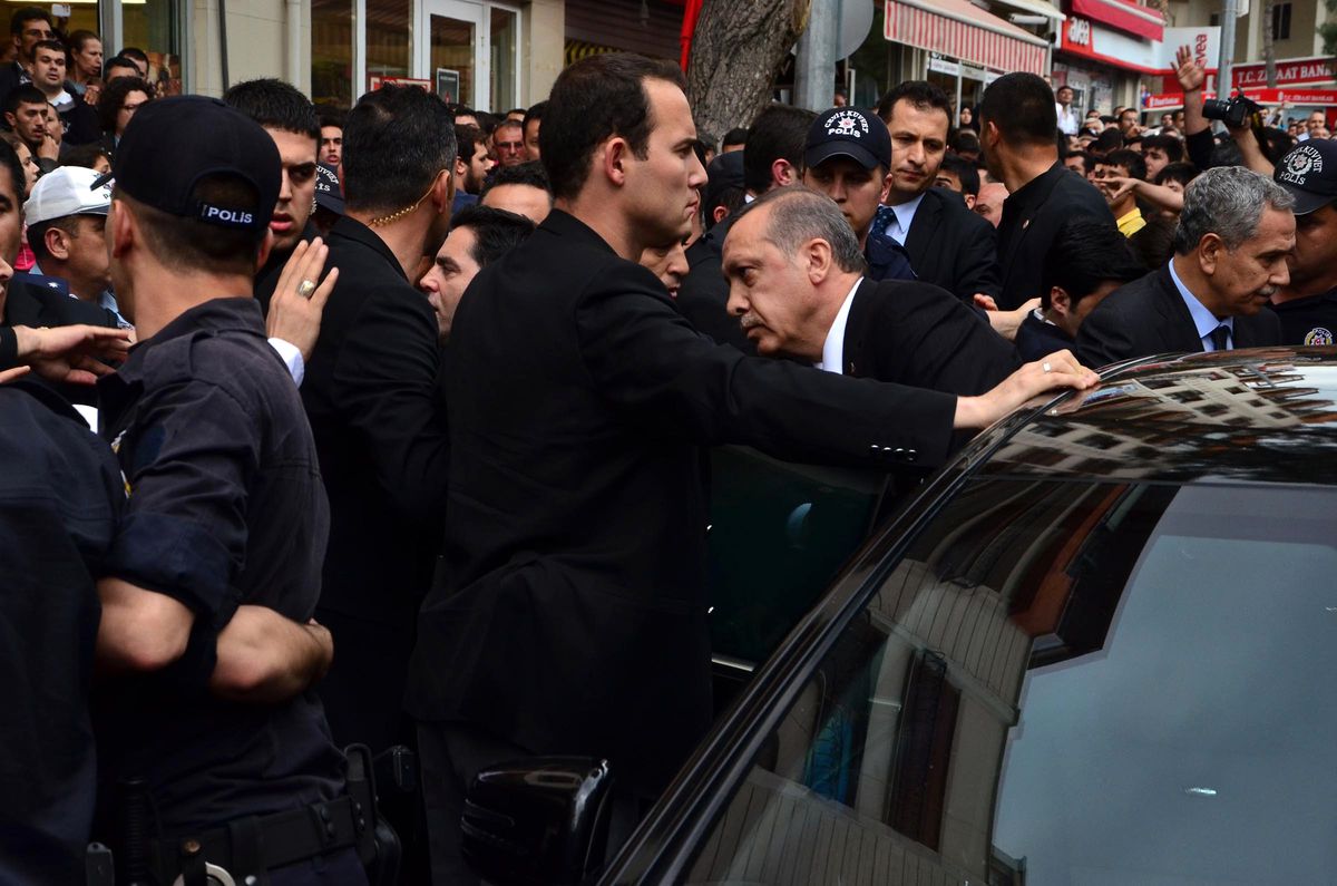 Başbakan Erdoğan'ın Soma'da Markete Sığındığı Anlar