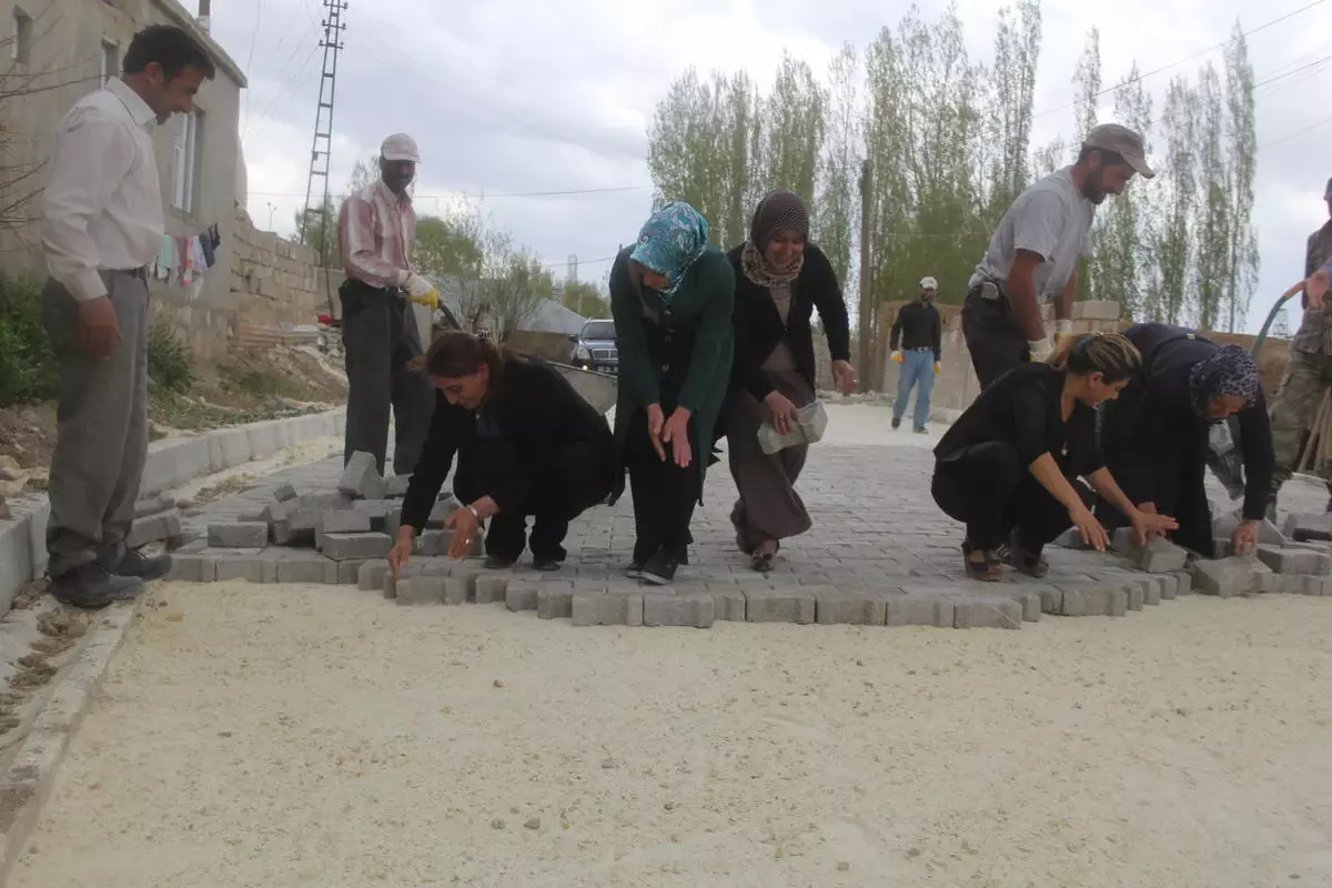 Başkale Belediyesinin Yol Çalışmaları Başladı