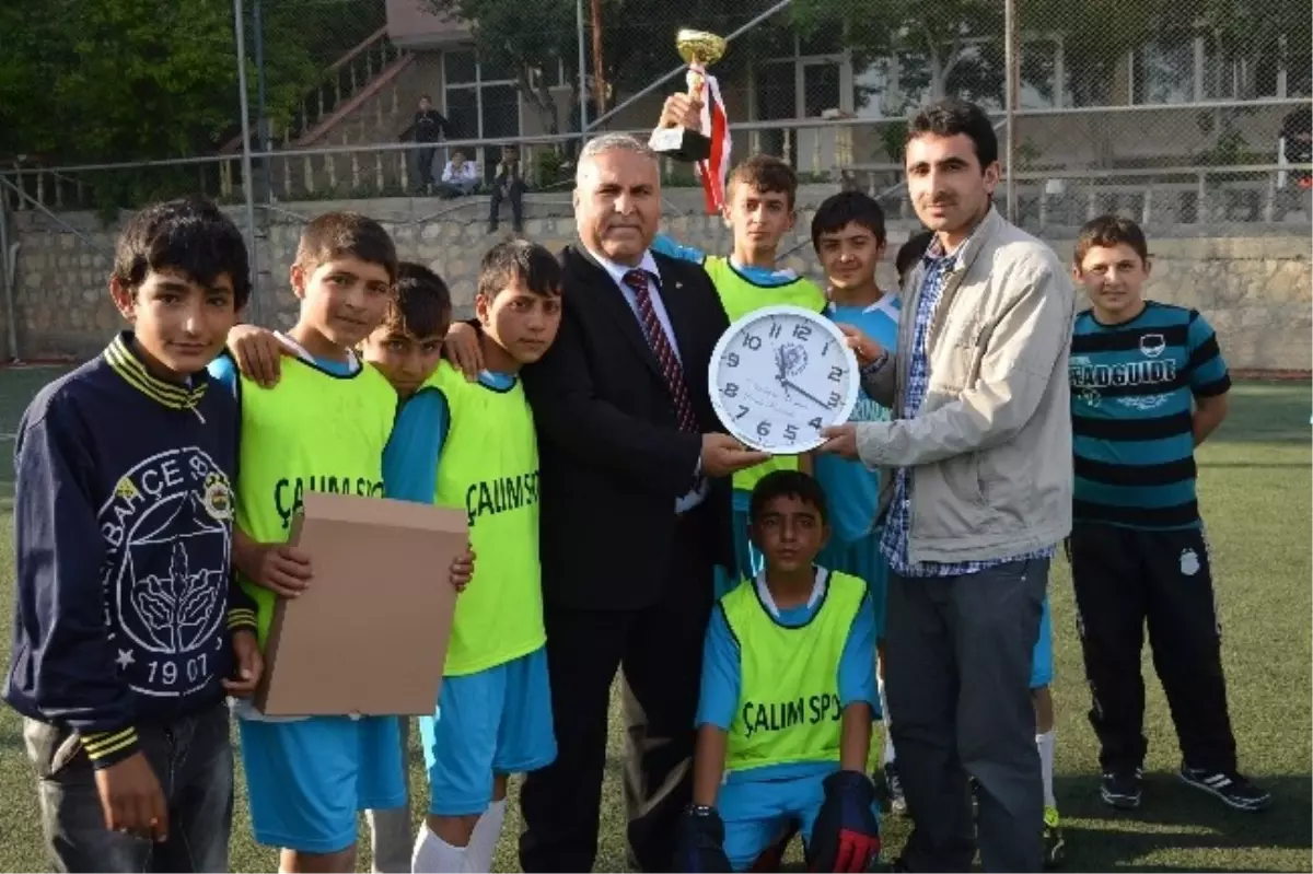 Besni\'de Çogep "Umutlu Yarınlar" Projesi Futbol Turnuvası Yapıldı