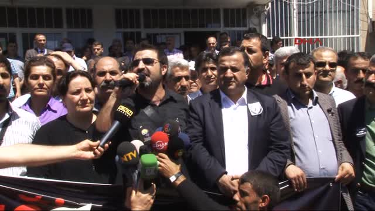 Diyarbakır\'da Çoğu Öğrenci Binlerce Kişi Soma İçin Sgk\'ya Yürüdü