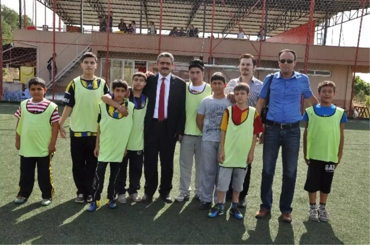 Futbol Aşkı Engel Tanımadı