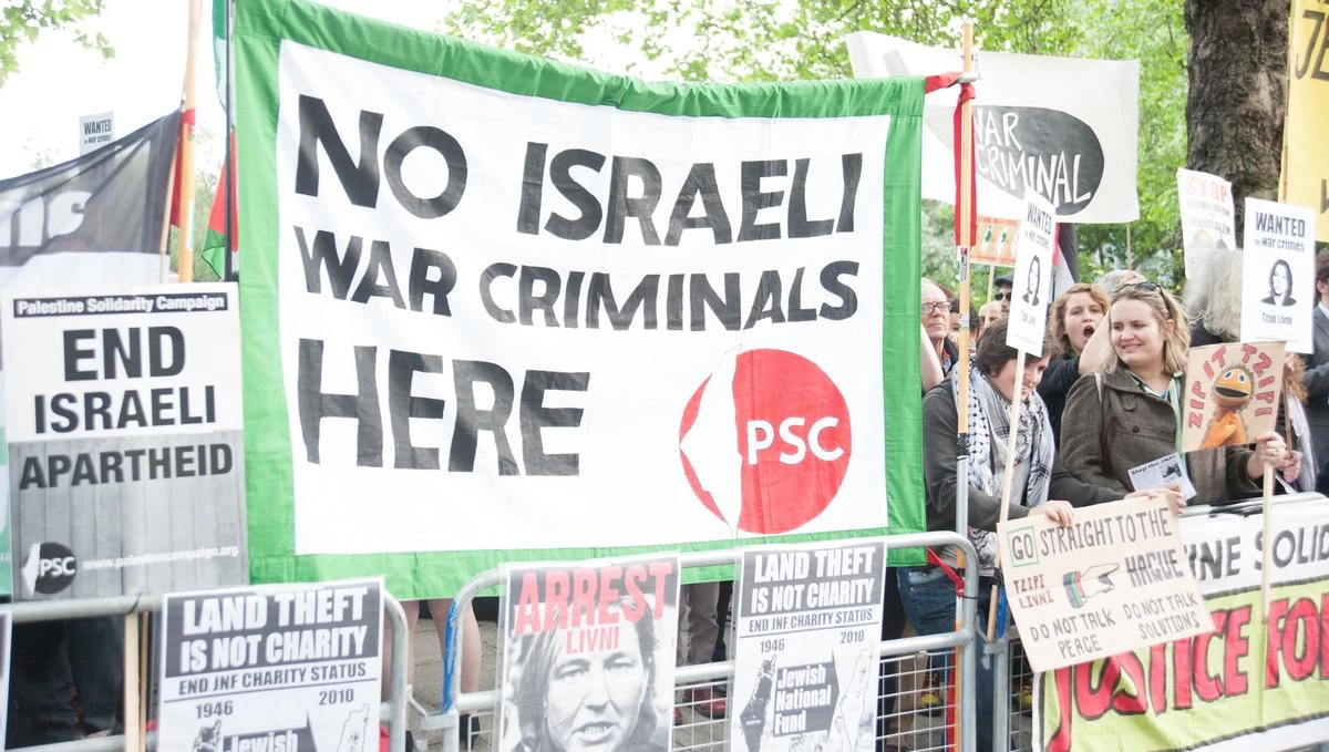 İsrailli Bakan Livni Londra\'da Protesto Edildi