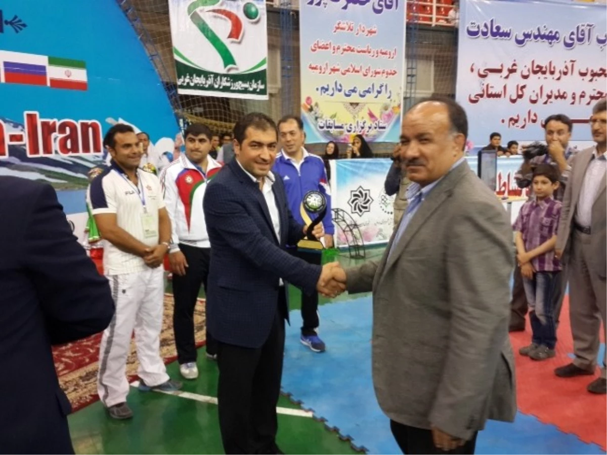 Karateciler İran\'dan Madalya ile Döndü