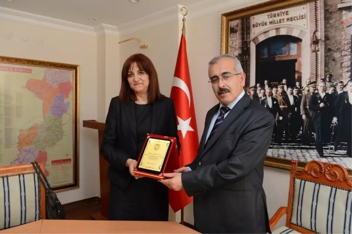 Kıbrıslı Öğrencilerden Vali Duruer'e Ziyaret