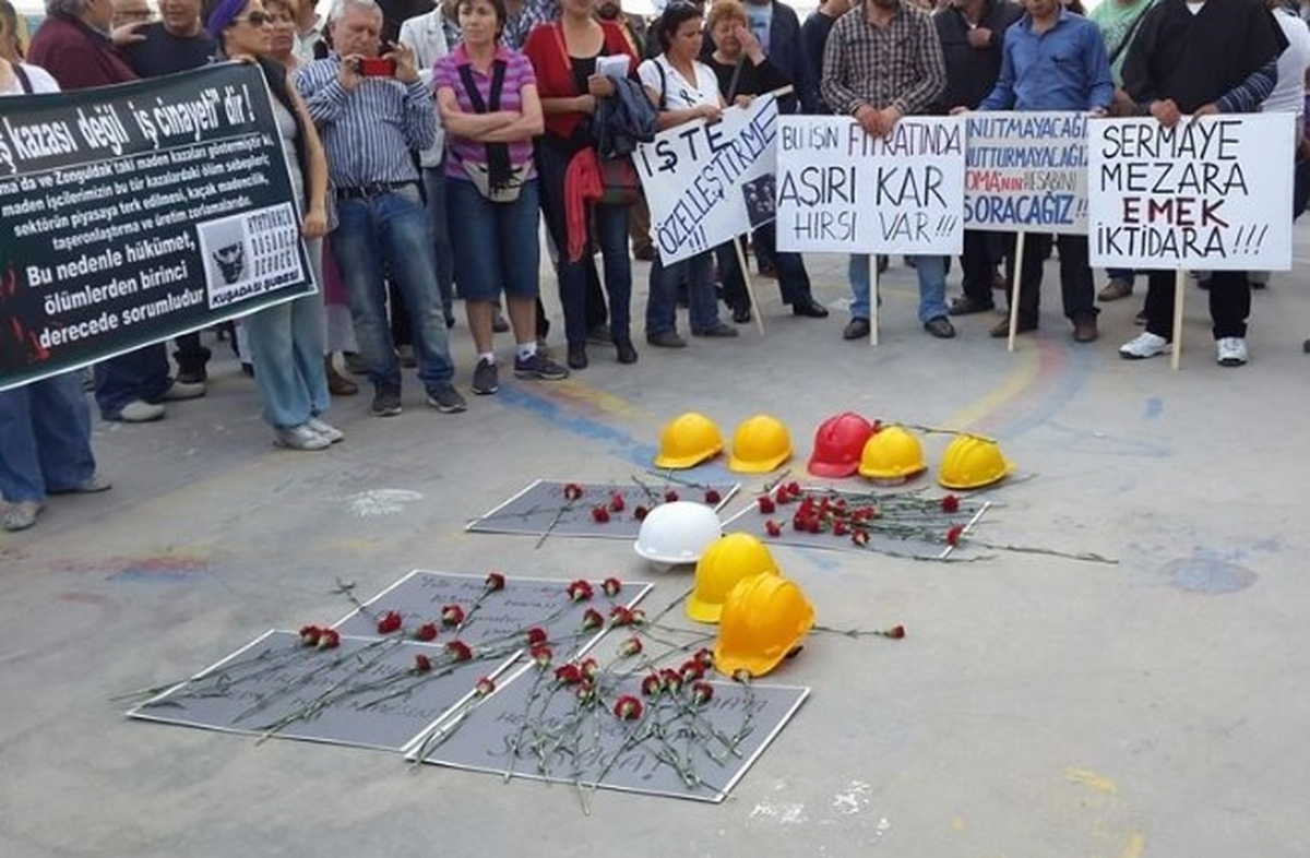 Kuşadası\'nda Soma Protestosu