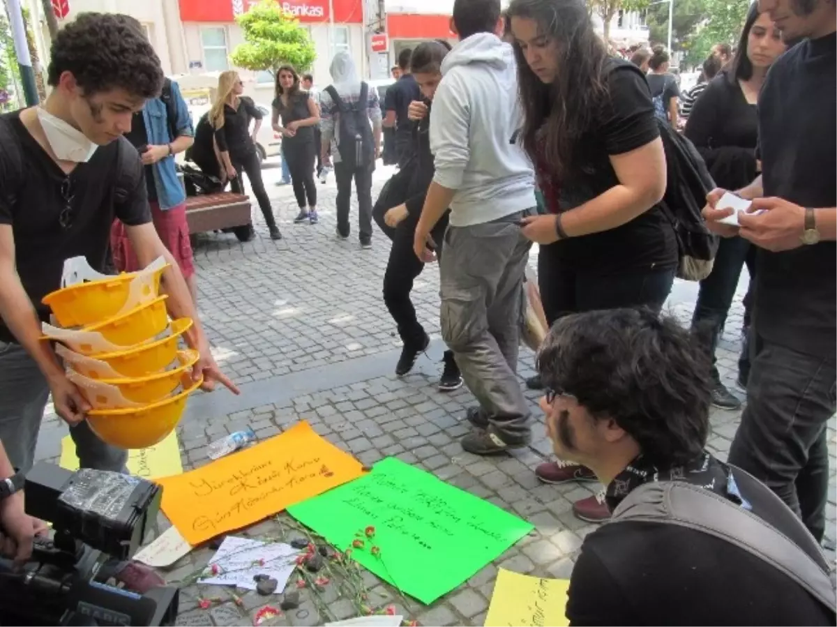 Liselilerden Madenciler İçin 1 Dakikalık Saygı Duruşu