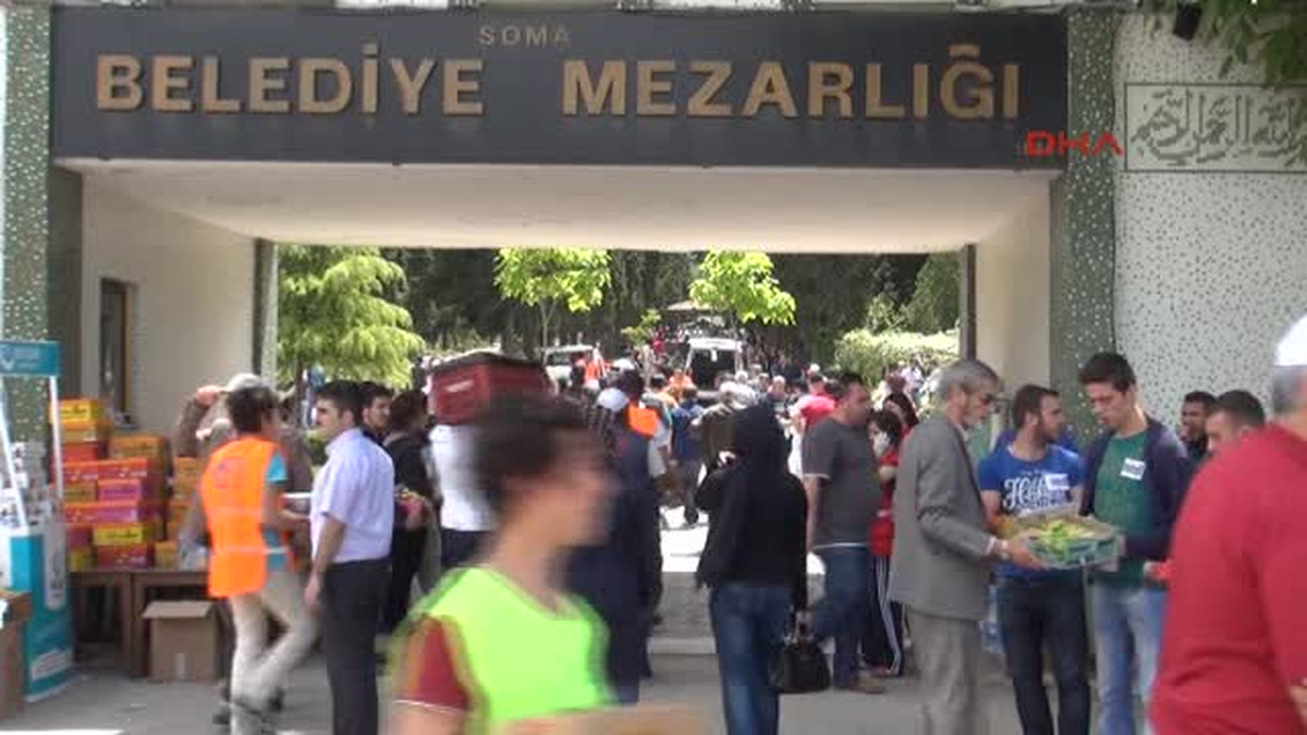 Maden Şehitliğinde Yürek Yakan Görüntüler