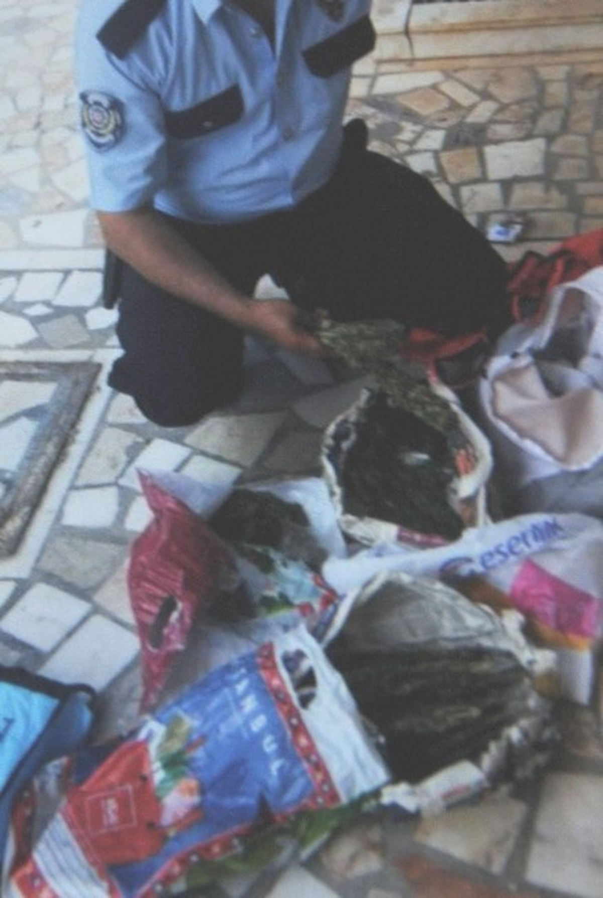 Antalya\'da Polisin Şüphesi Esrarcıyı Yakalattı