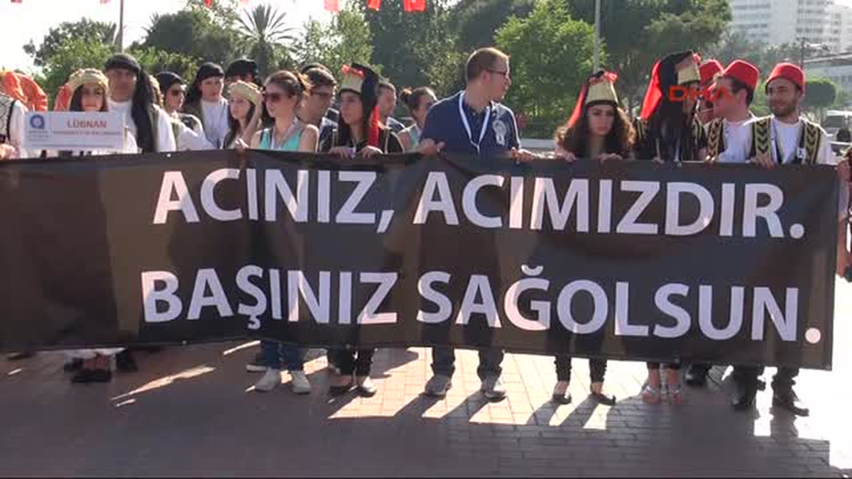 Sendikacılardan Anıta Siyah Çelenk