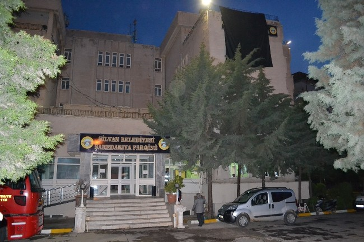 Silvan Belediyesi Soma İçin Siyah Bez Astı