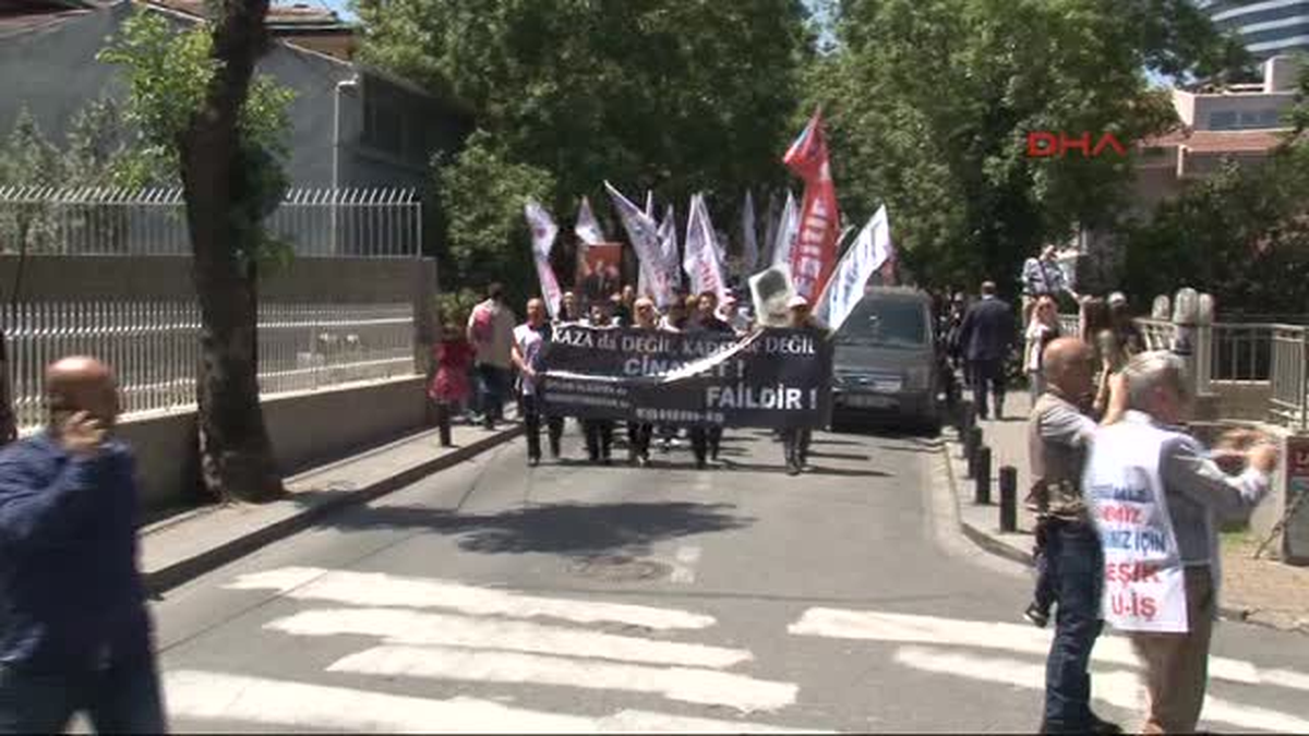 Levent\'teki Şirket Binası Önünde Protesto