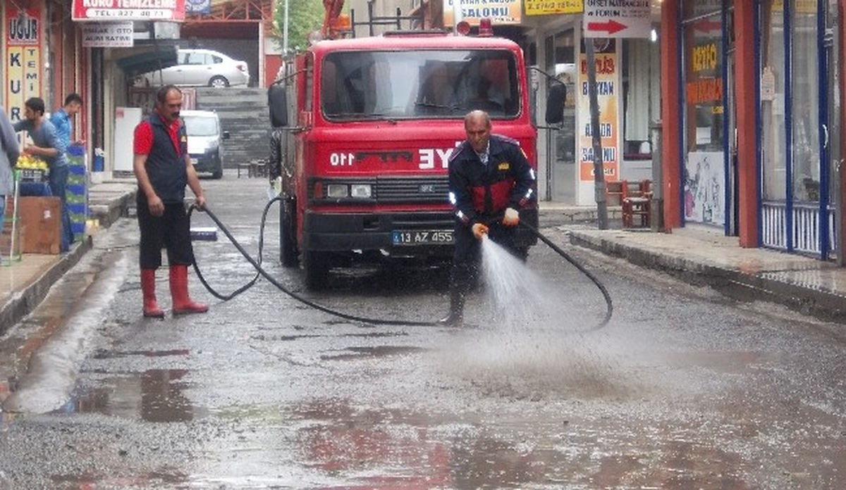 Tatvan Belediyesi Yaz Temizliğine Başladı