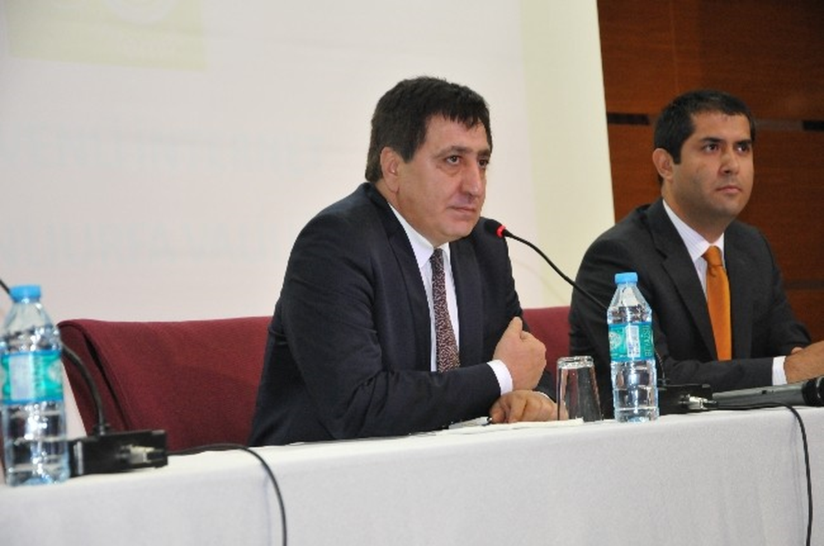 Vali Küçük İnternet Salonu İşletmecileriyle Bir Araya Geldi
