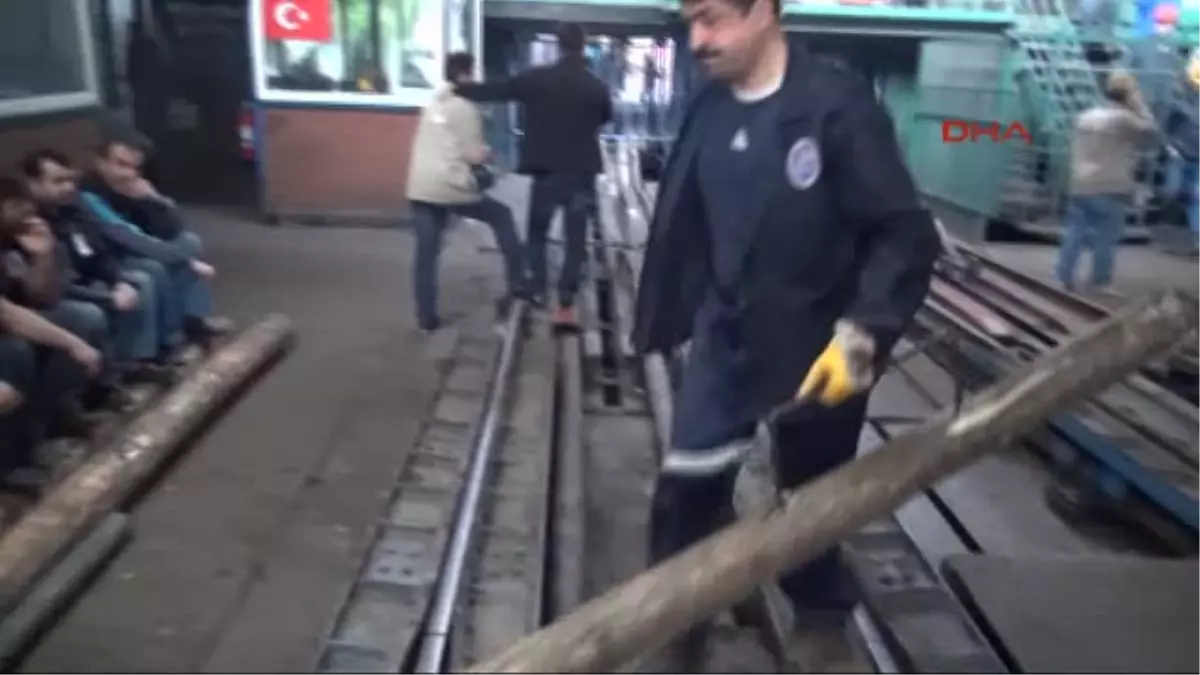 Zonguldak\'ta Madenciler Soma İçin İş Bıraktı