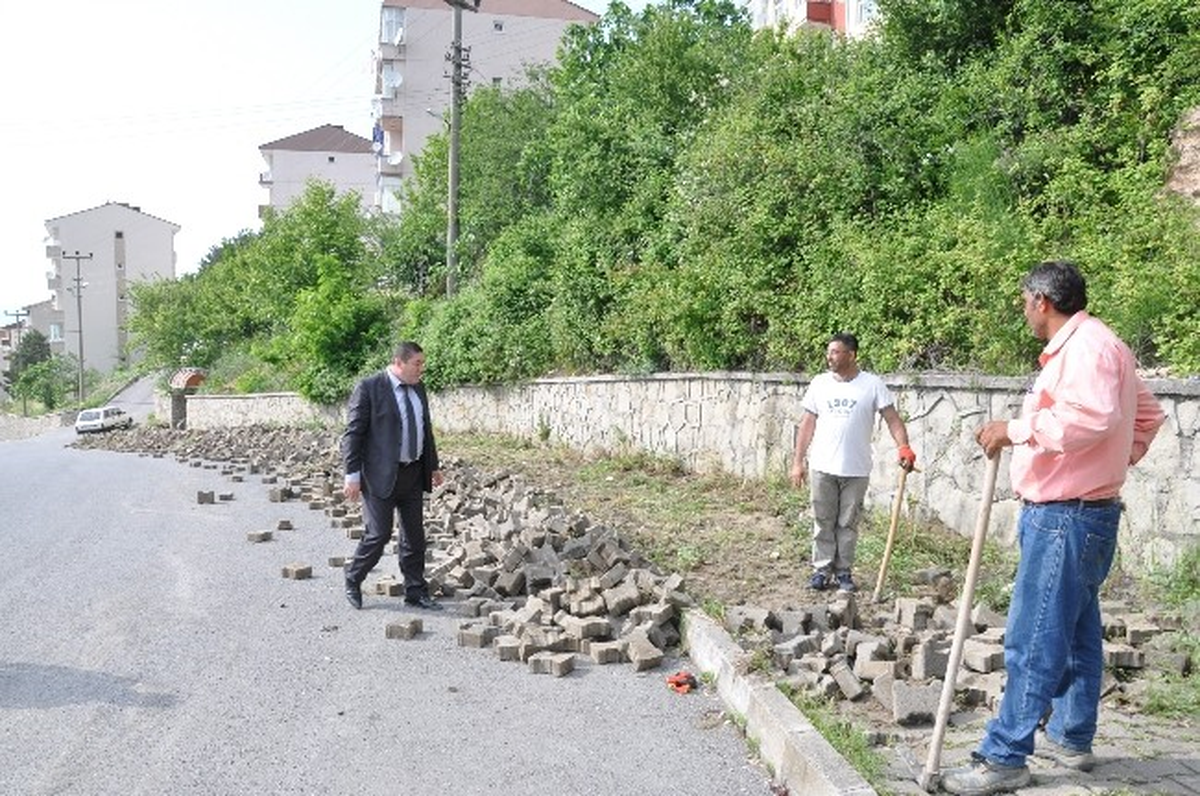 Alaplı\'da Bozulan Kaldırımlar Yenileniyor