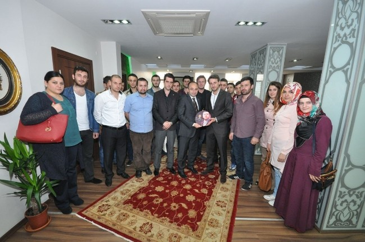Başkan Üzülmez, Gençlere Başarı Diledi