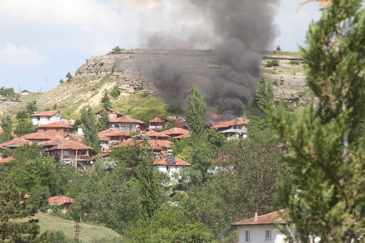Çıkan Yangında Ev Kullanılmaz Hale Geldi
