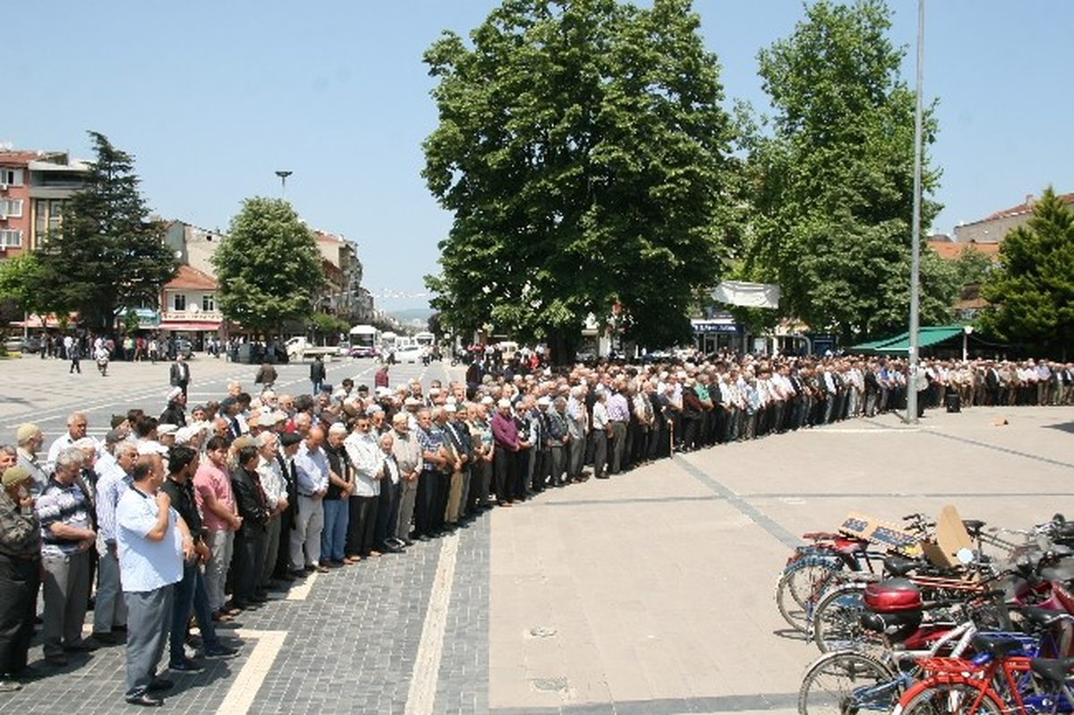 Düzce\'de Soma\'da Hayatı Kaybeden Maden İşçileri İçin Gıyabi Cenaze Namazı Kılındı