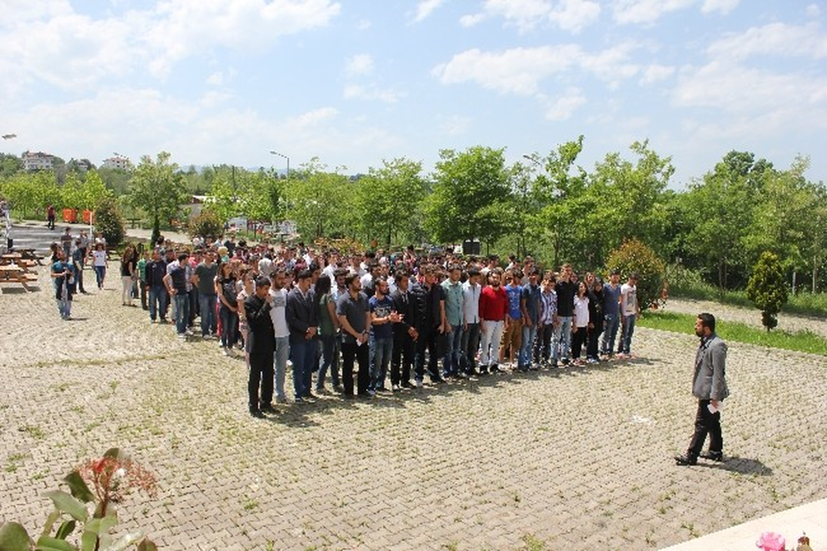 Düzce Üniversitesi Akçakoca Yerleşkesi Öğrencileri Yasta