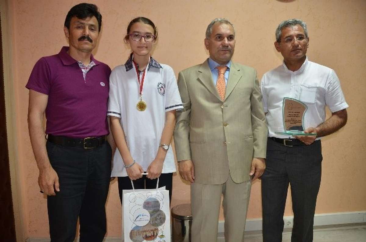 Gül, Dereceye Giren Öğrencilere Ödüllerini Verdi