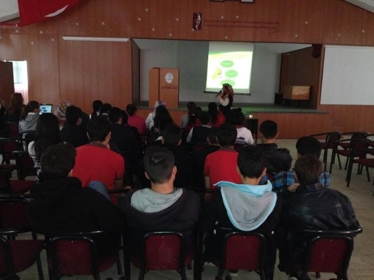 Pazarlar\'da Öğrencilere İş Arama Becerisi Semineri Verildi