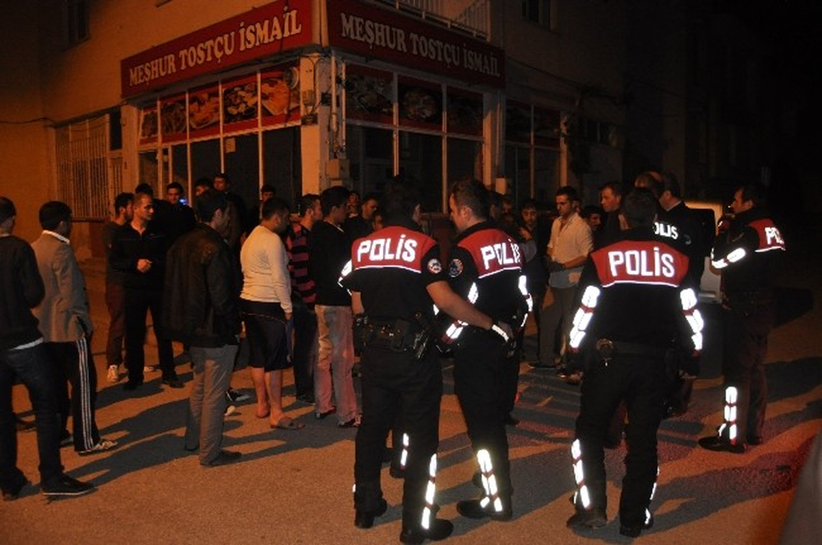 Kavgayı Ayıran Polis Kafasından Yaralandı