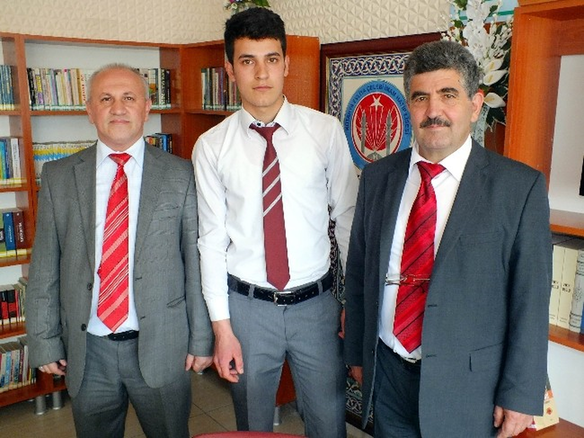 Kütahya Evliya Çelebi İmam Hatip Lisesi, \'Hutbe Yarışması\'nda İl Birincisi Oldu