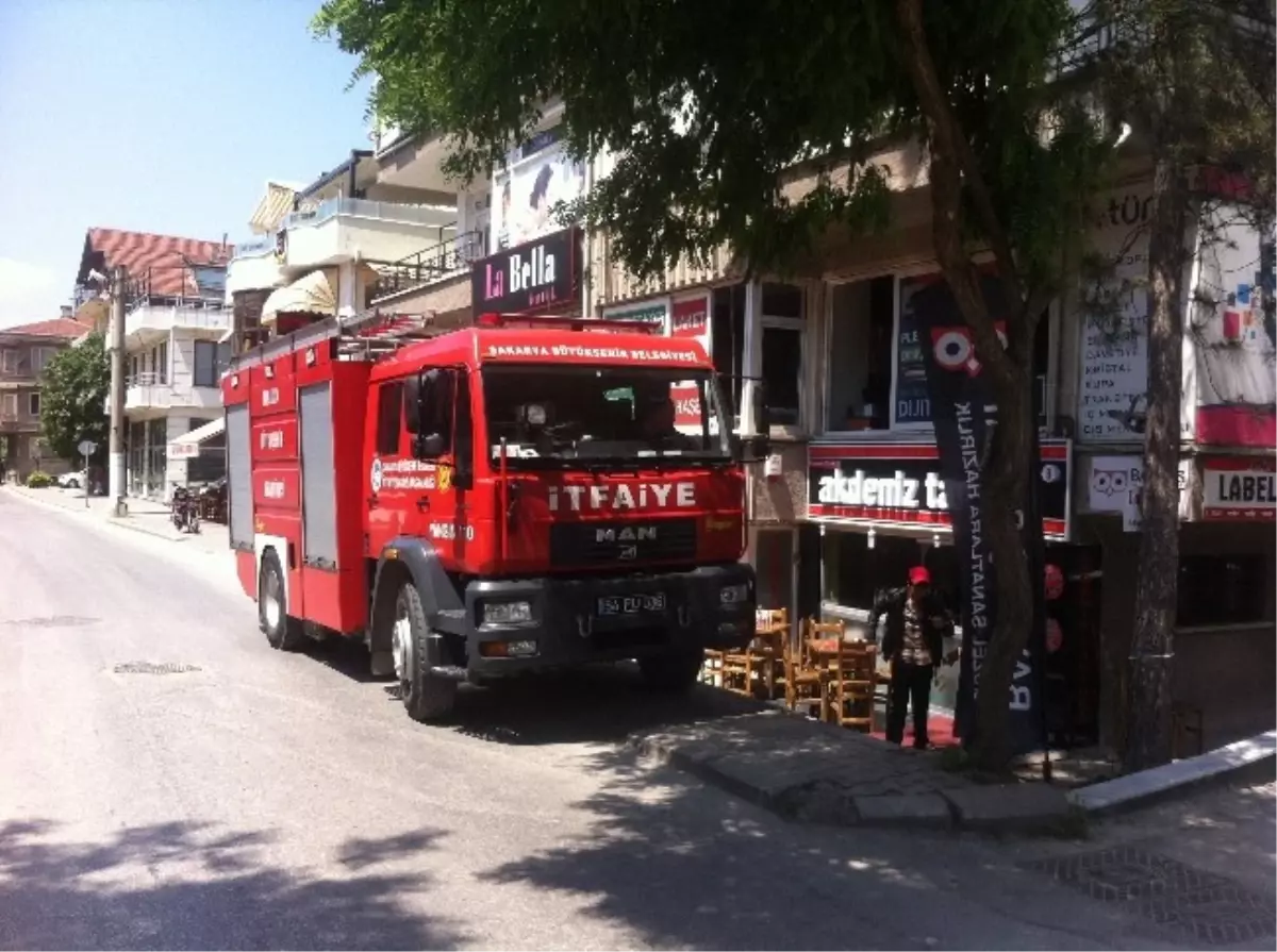 Matbaa Makinesi\'nden Çıkan Yangın Korkuttu