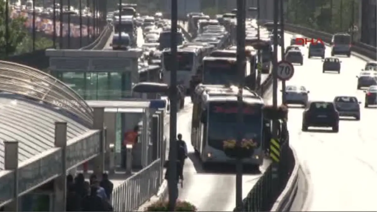 Mecidiyeköy\'de Metrobüs Arızası