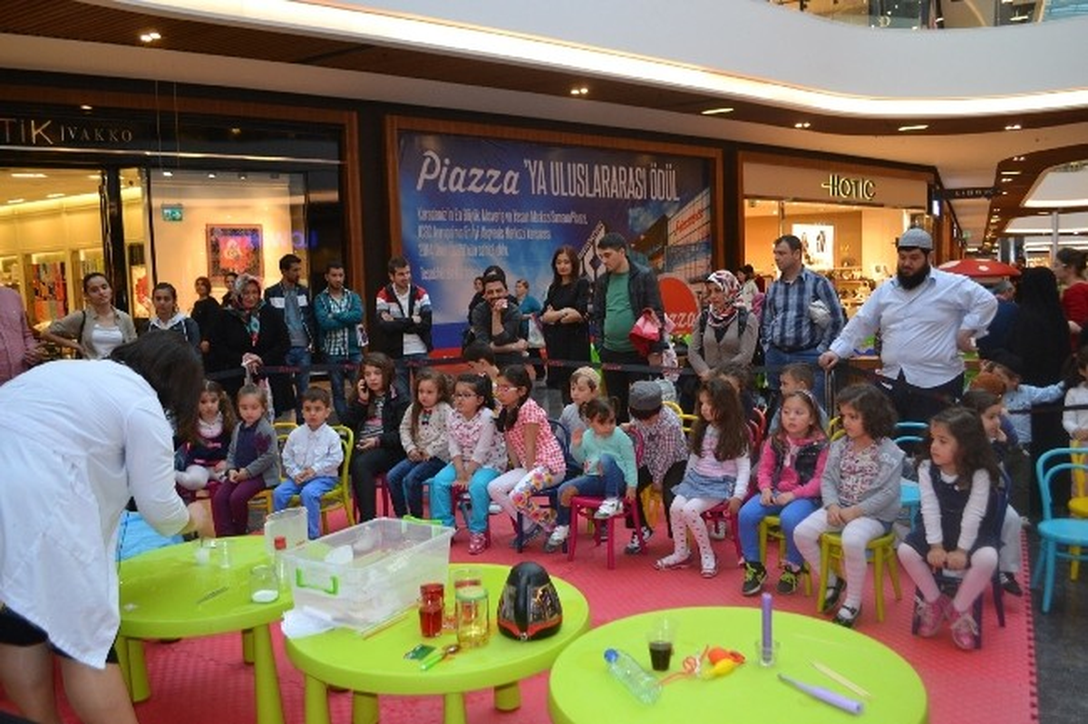 Piazza\'da "Haydi Çocuklar Deney Yapmaya" Etkinliği