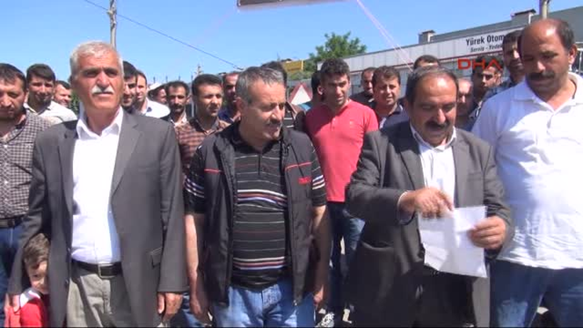 Şırnak\'ta Kepenk Açmayan Sanayi Sitesi Esnaf Soma İçin Dua Okudu