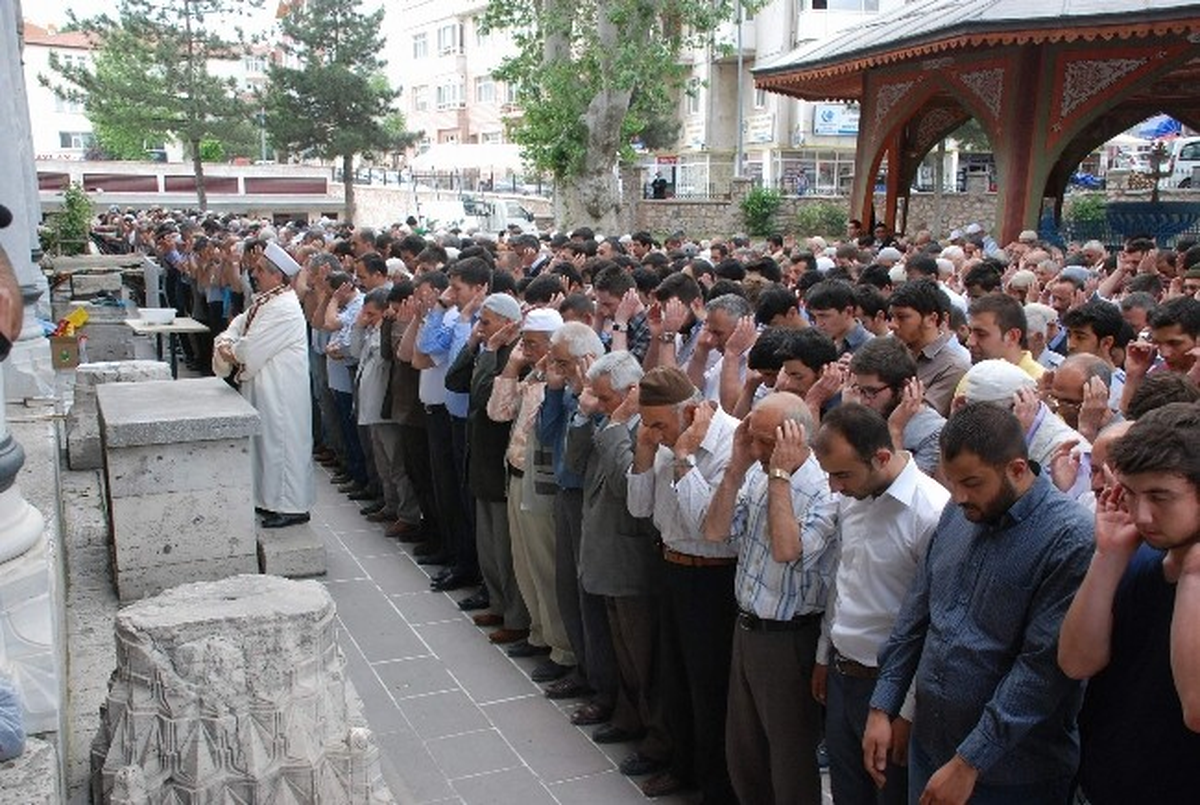 Soma\'da Ölen Madenciler İçin Gıyabi Cenaze Namazı
