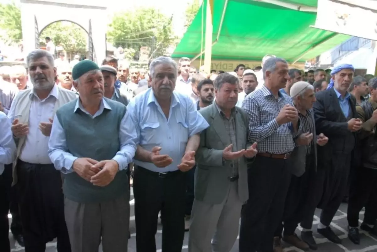 Somalı Madenciler İçin Namaz Kılındı