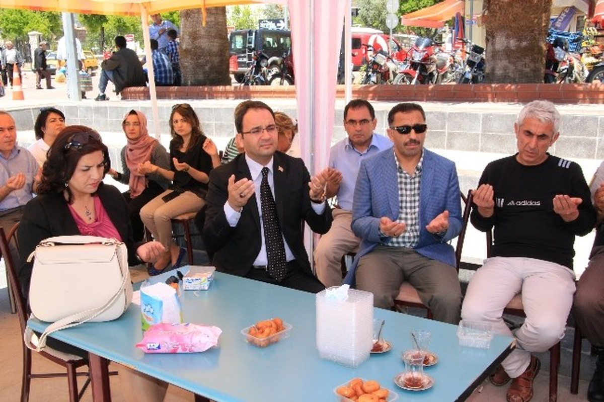 Sultanhisar\'da Eller Soma İçin Semaya Açıldı